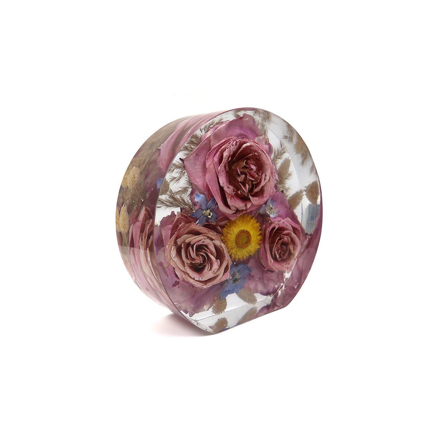 A lovely Circle Block demonstration of resin floral preservation, highlighting the intricate details of preserved dried flowers.